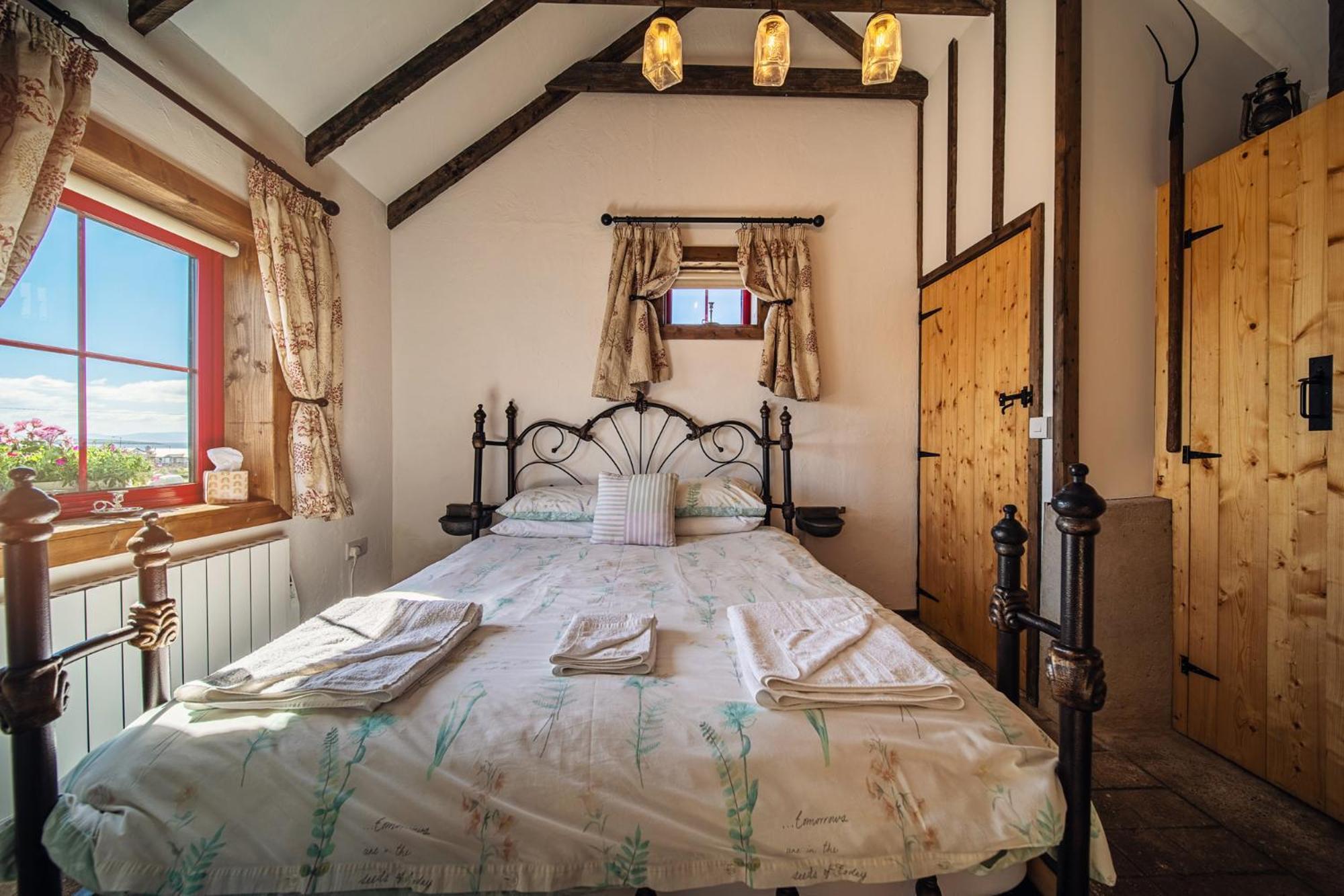 Hotel Geraghtys Farmyard Pods Belmullet Esterno foto