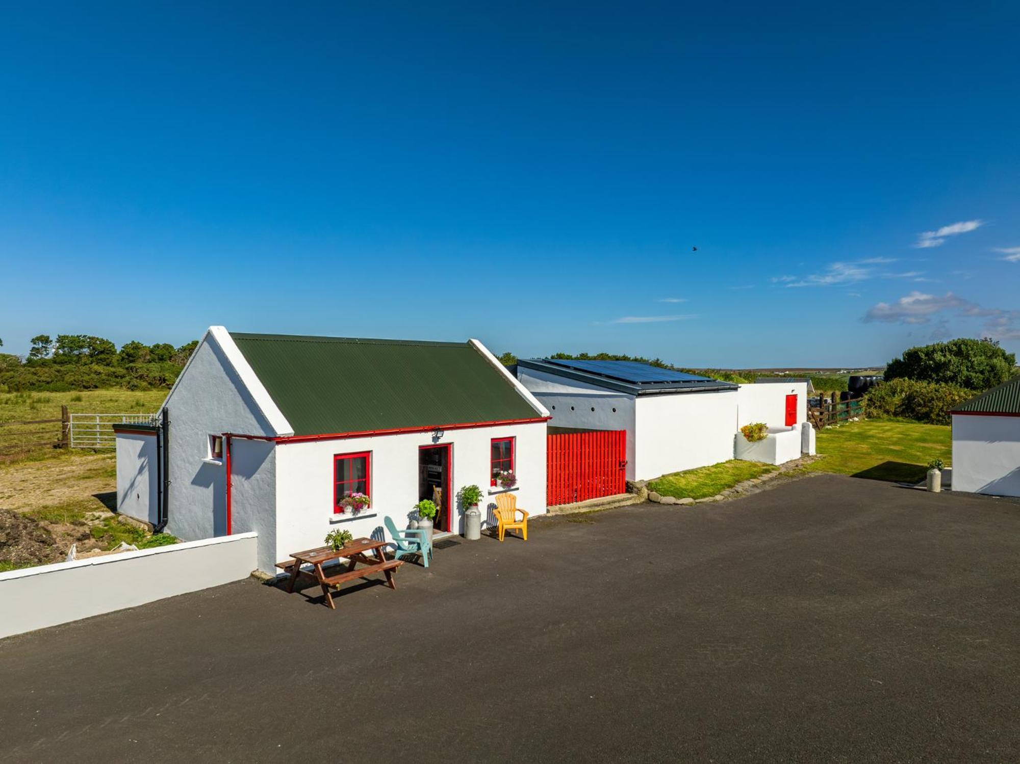 Hotel Geraghtys Farmyard Pods Belmullet Esterno foto